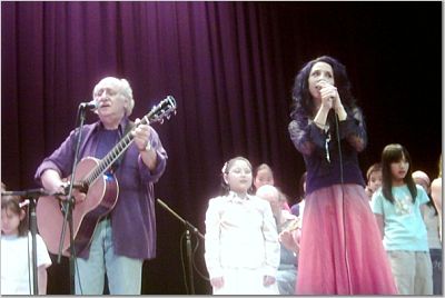 2004.10.30 - Peter & Bethany Yarrow- Live in Hong Kong